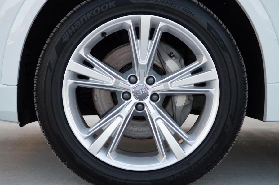 Колеса Audi Q8 55 TFSI Quattro 2018 года  (NA) (фото 15 из 32)